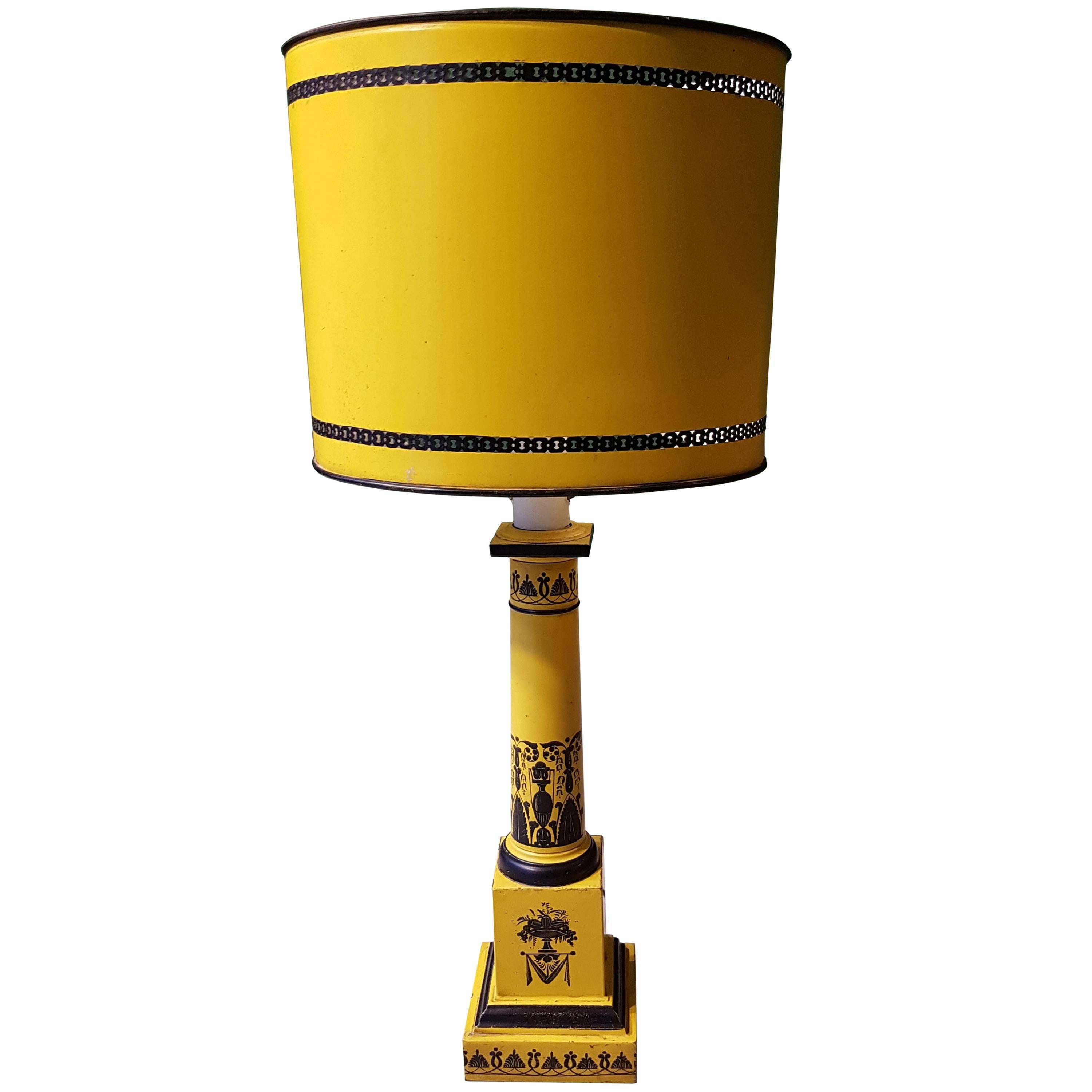 Early 20th Century French Yellow and Black Directoire Style Lamp Made of Metal  For Sale