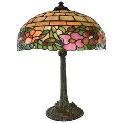 Lampe de bureau n° 523 en verre delag plombé pivoine de Wilkinson