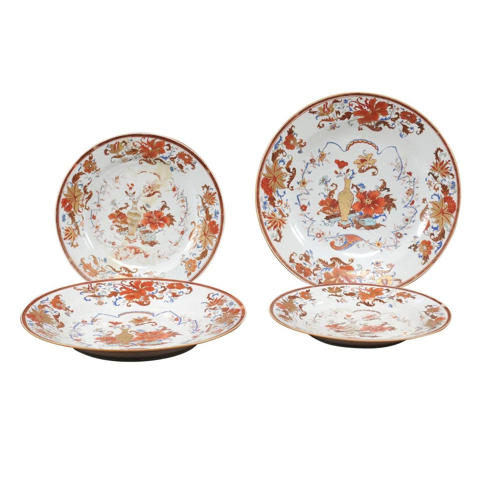 Set of 4 18th Century Chinese Export Imari Porcelain Chargers in 2 Sizes For Sale