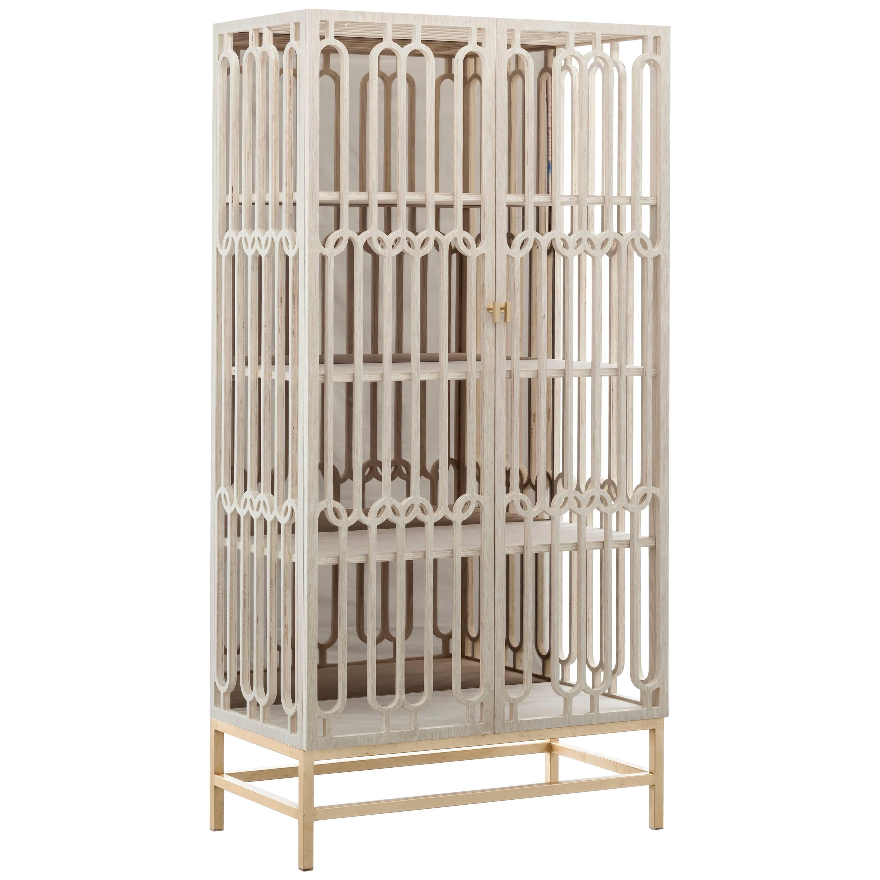 CHLOE CABINET - Meuble de rangement moderne en chêne blanchi avec motif géométrique en treillis en vente