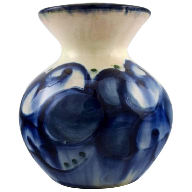 Kähler, Denmark, Glazed Stoneware Vase, 1940s, Cow Horn Glaze
