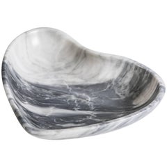 Petit bol en forme de cœur en marbre gris fabriqué à la main en Italie
