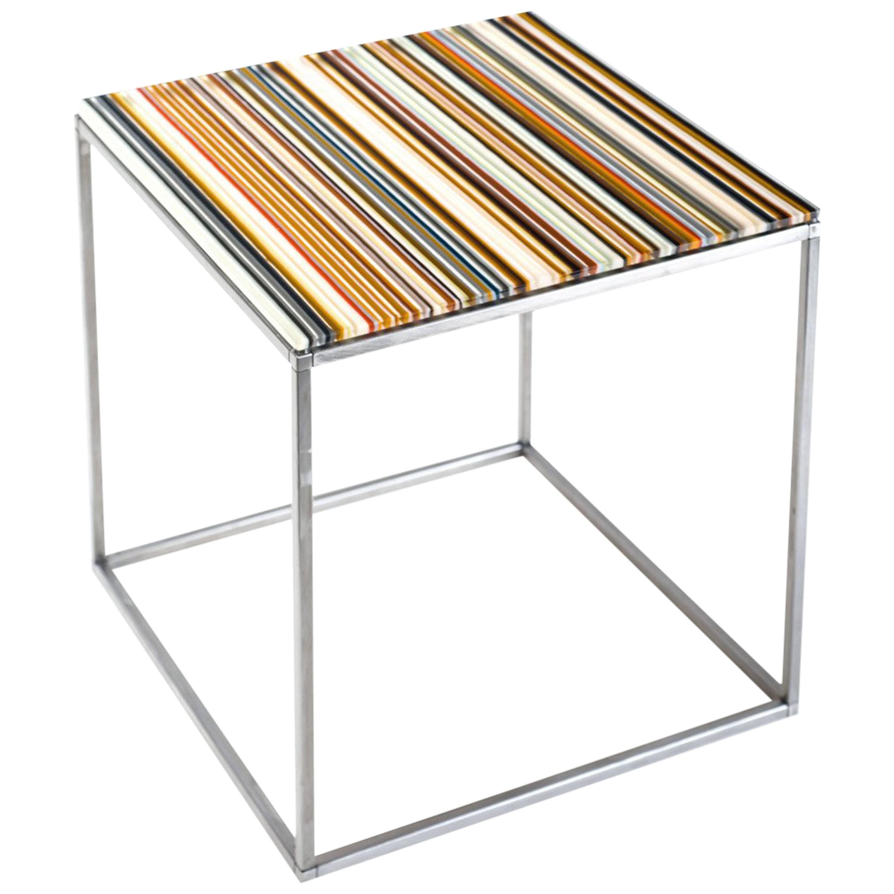 MODJULEZ SIDE TABLE Gestreiftes, mehrfarbiges Glasstück mit Edelstahlsockel im Angebot