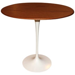 Knoll Tulip Oval Side Table by Eero Saarinen, circa 1979