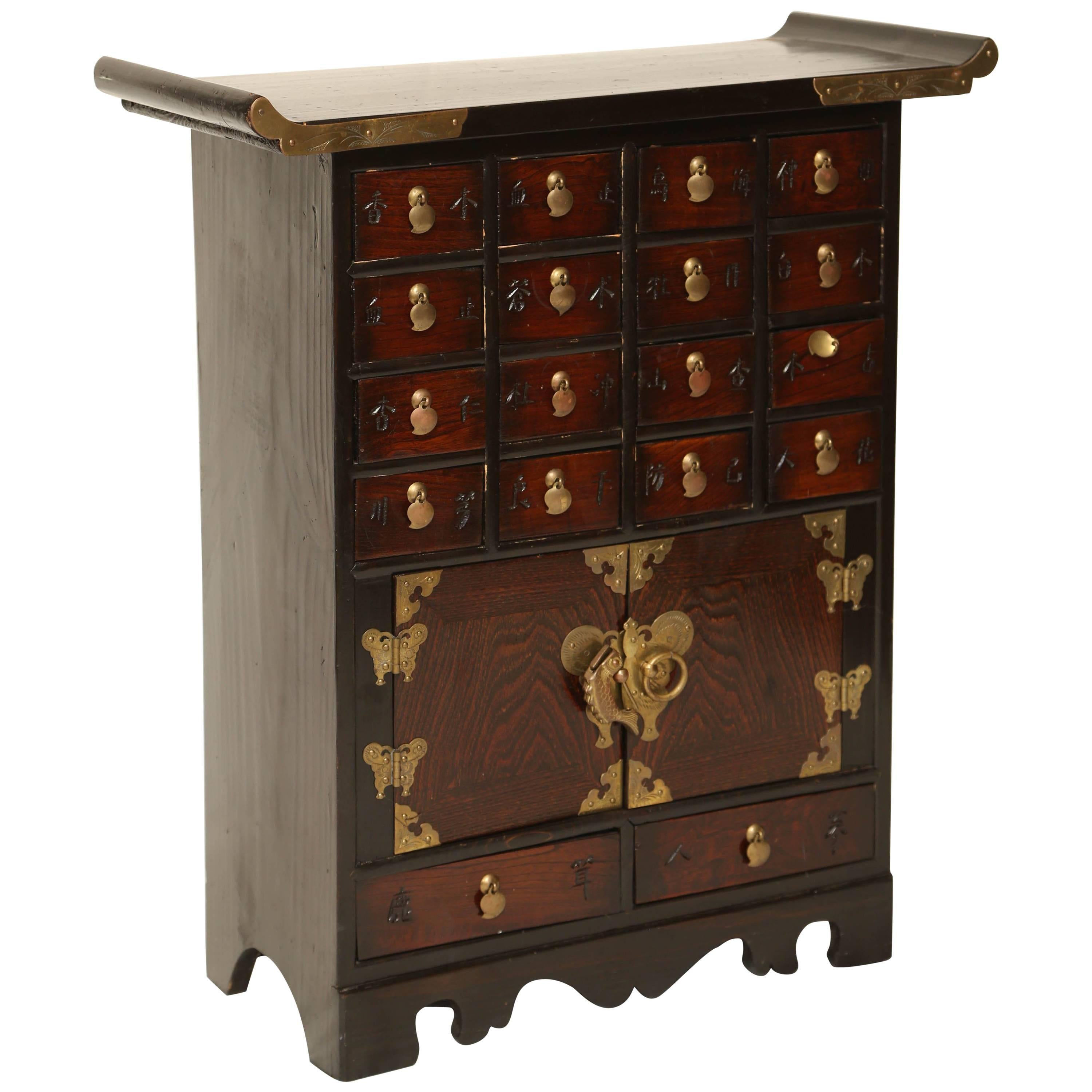 Superb Chinese Apothecary Chinese Multi Drawer Cabinet 