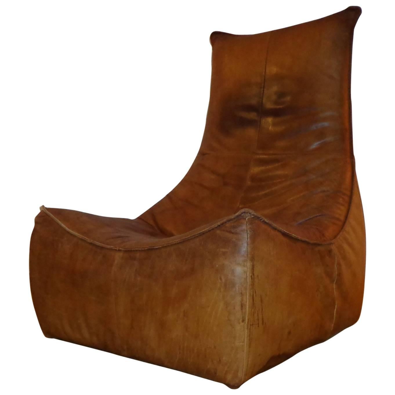 Offerd by Zitzo, Amsterdam: Comfortable love-lounge chair, model Florence in original cognac buffalo leather by Gerard van den Berg for Montis.

Dutch designer Gerard van den Berg created this sculptural sofa in 1970 for Montis, a company he founded