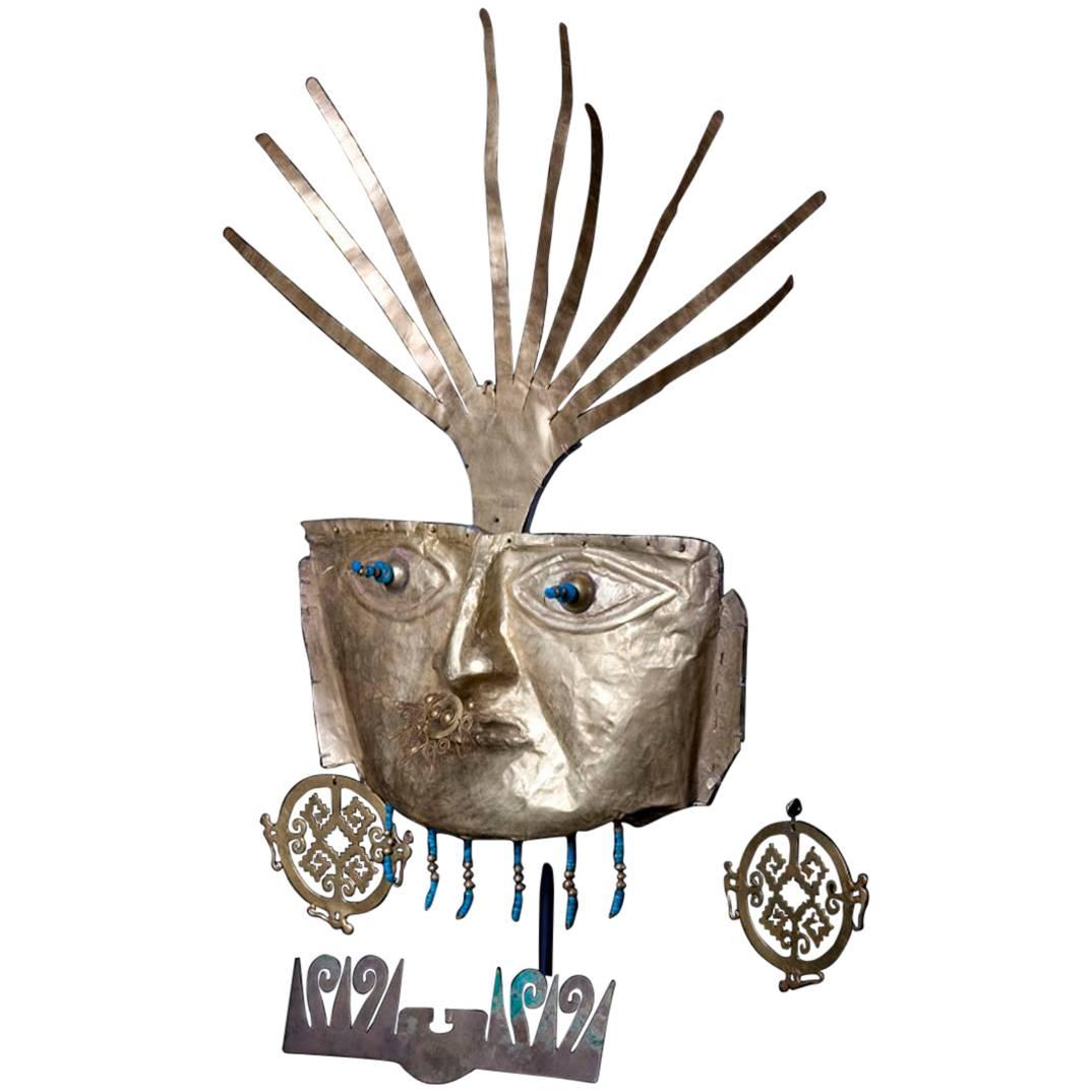 Masque funéraire Pre-Columbian en or avec des perles de turquoise royale dans les yeux 