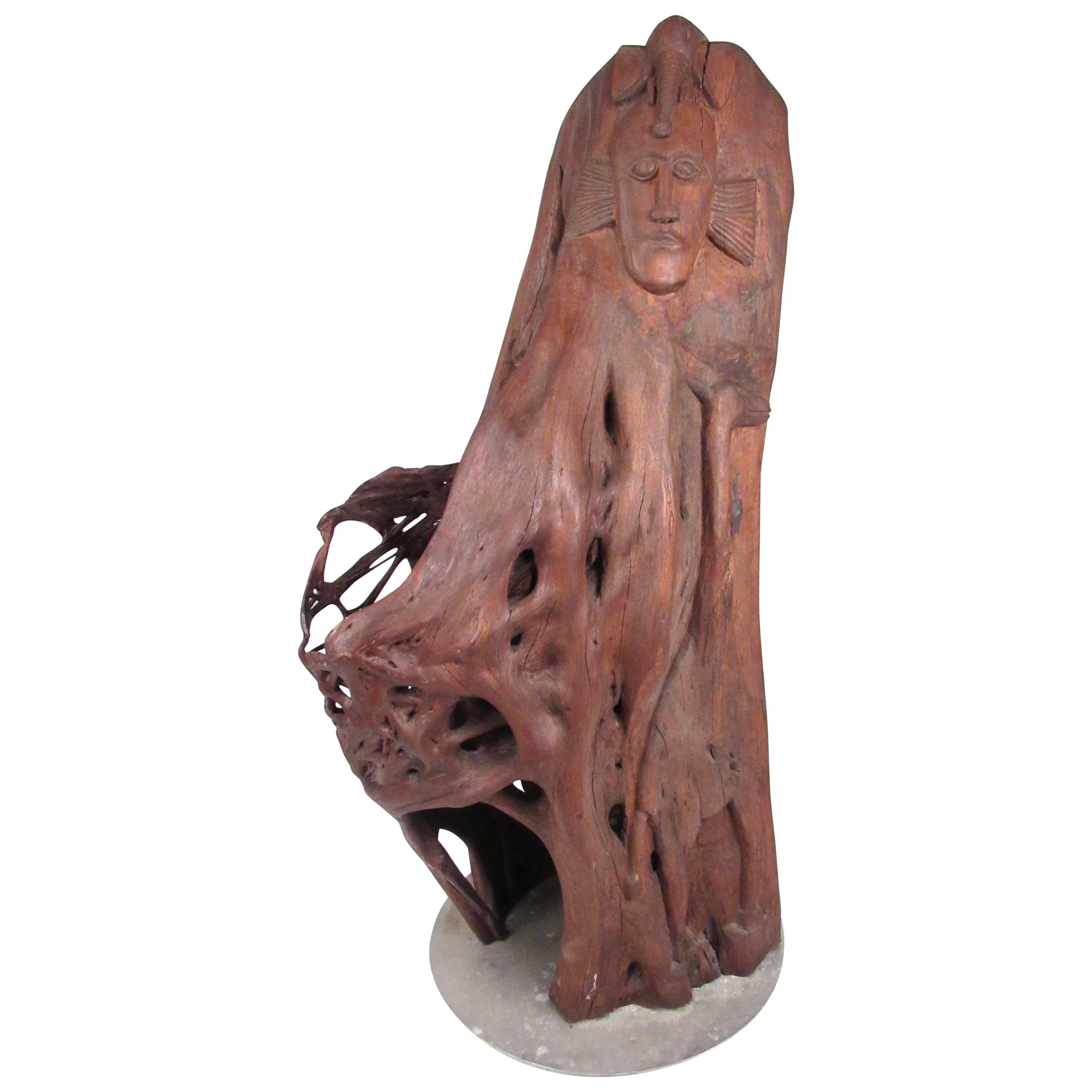 Impressionnant tronc d'arbre sculpté à bord vif, art tribal africain