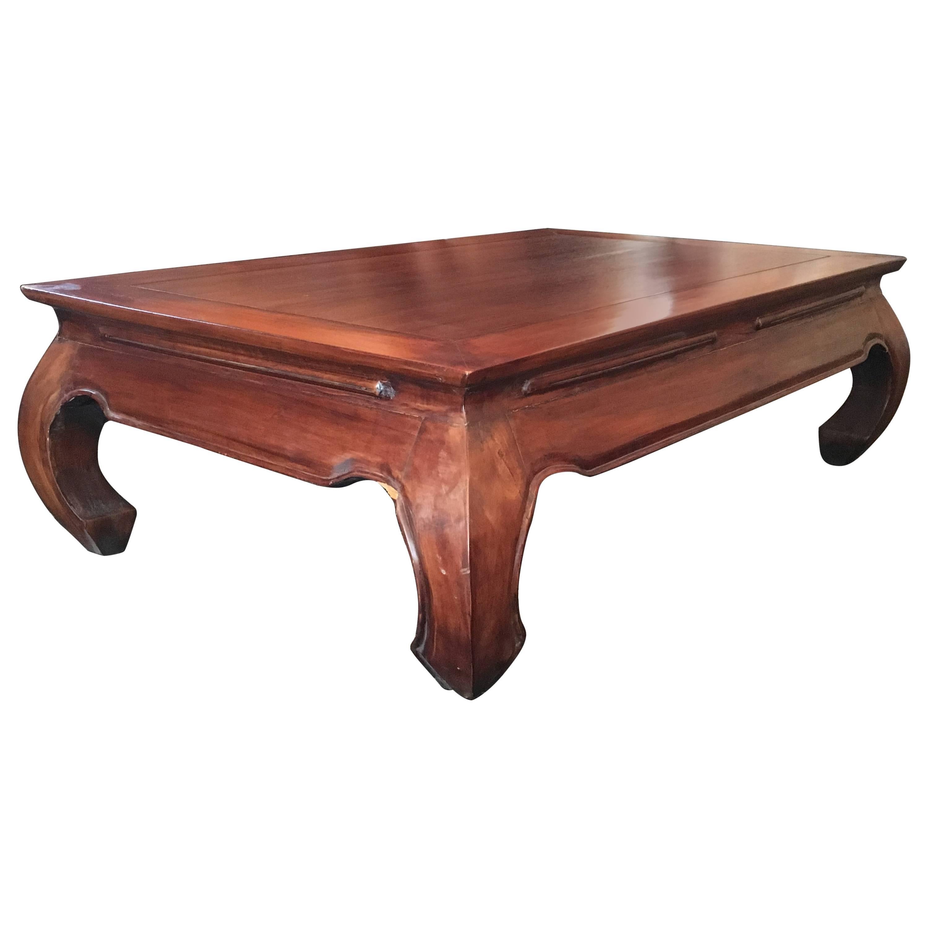 Niedriger Tisch des 20. Jahrhunderts aus exotischem Holz