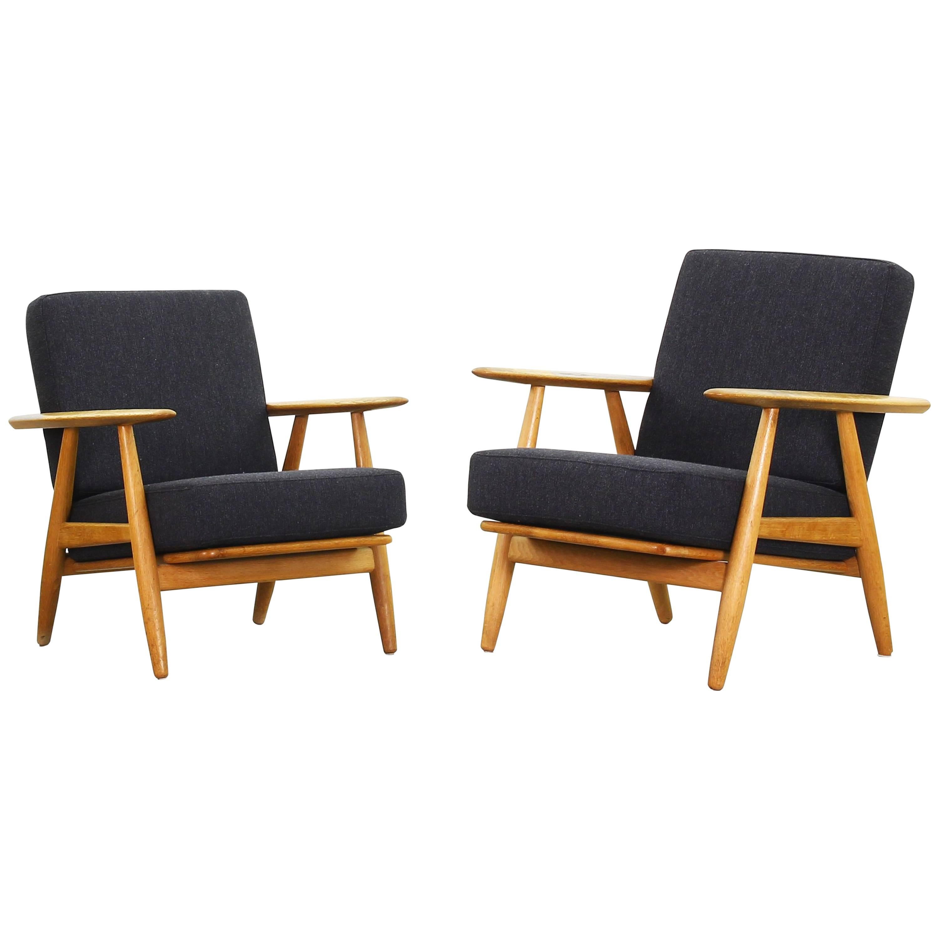 Beautiful Pair of Lounge Chairs by Hans J. Wegner for GETAMA Cigar Model 240