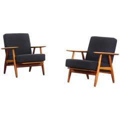 Beautiful Pair of Lounge Chairs by Hans J. Wegner for GETAMA Cigar Mod. 240 'b