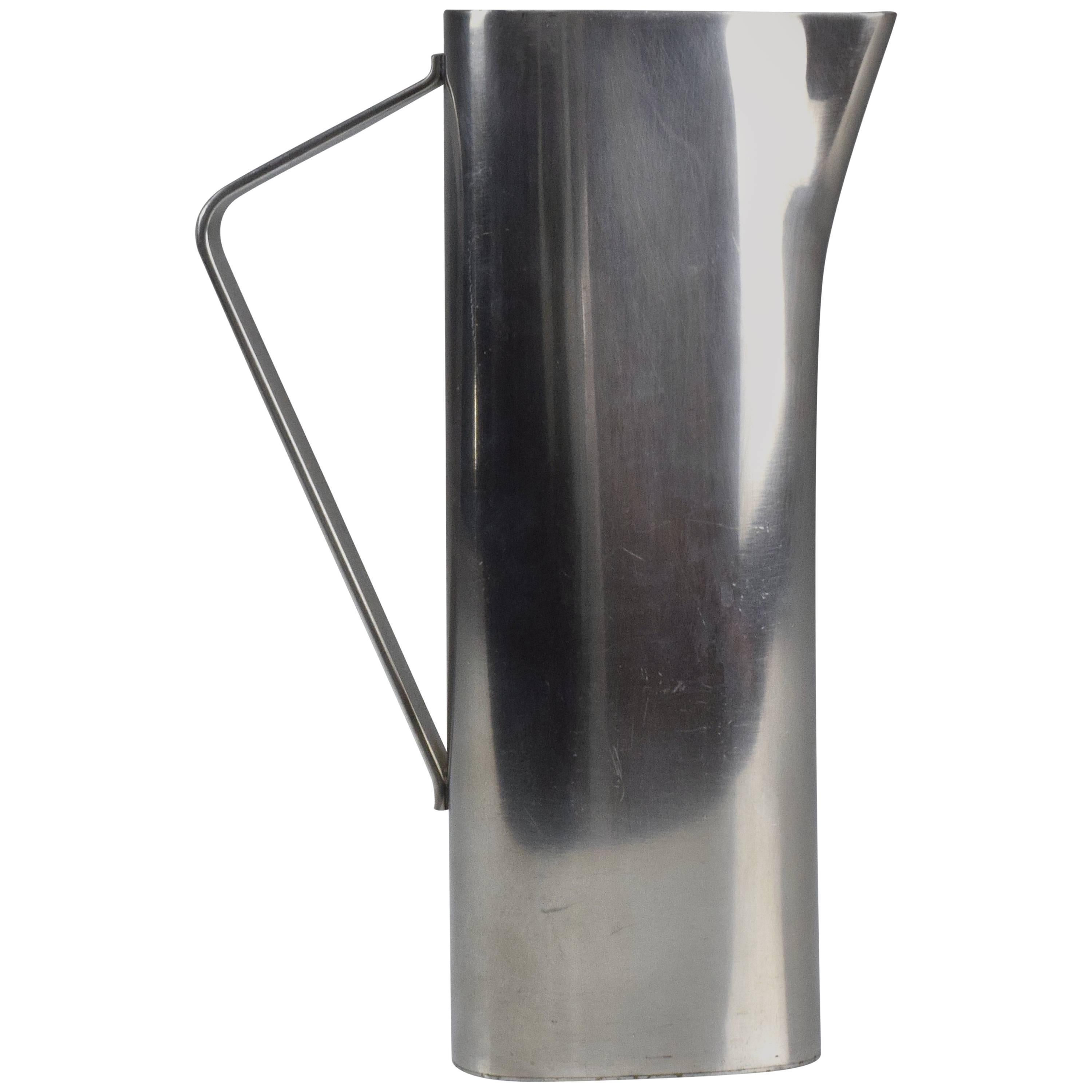 20th century vintage Lundtofte pitcher composed of stainless steel in Scandinavian Modern style. This pitcher jug is a beautiful decorative tableware addition.
Denmark, circa 1960s.

