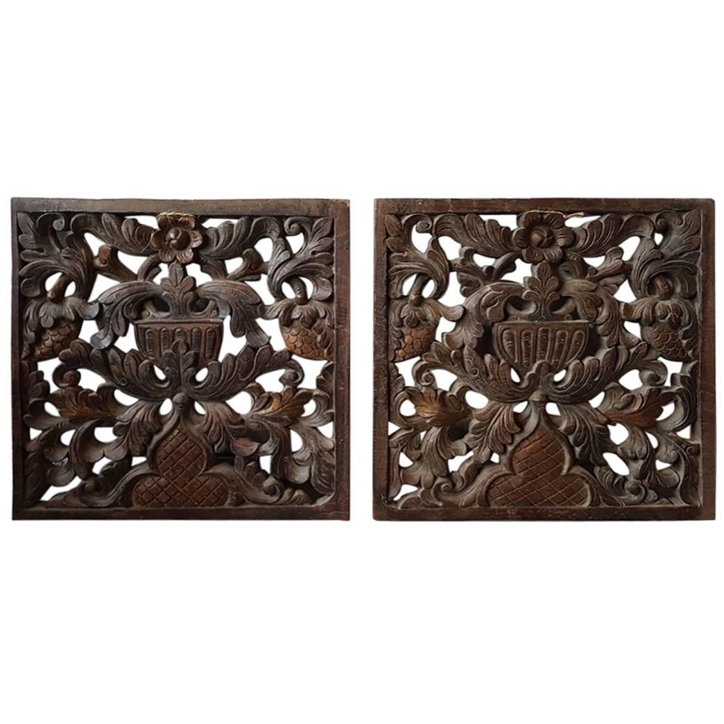 Two Rare 18th Century Carved Oak Panels with a Floral Scene For Sale