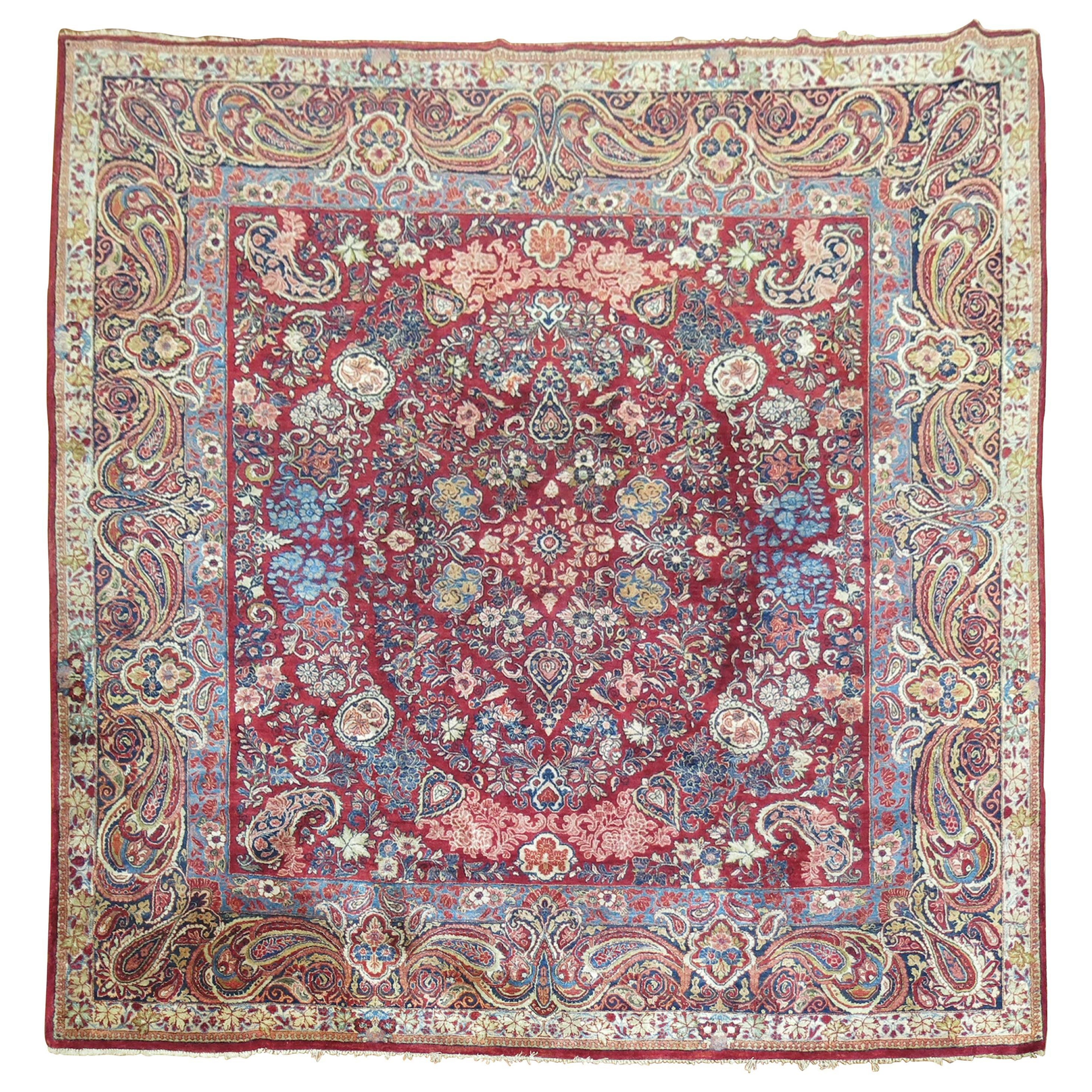 Quadratischer persischer Sarouk-Teppich im Angebot
