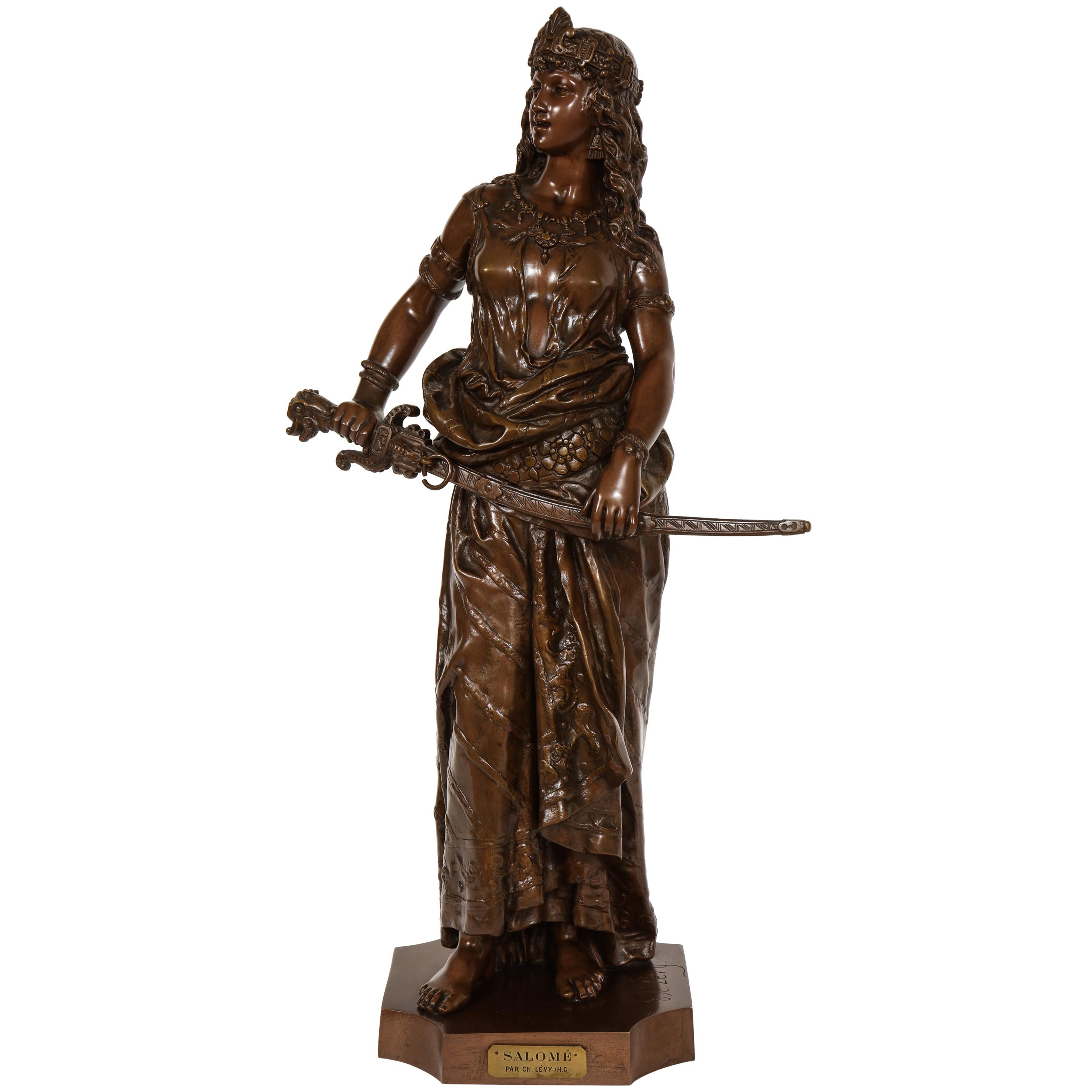 Grande sculpture en bronze patiné de "Salome" de Charles Octave Levy