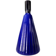 Elisabeth Loholt Dänische Moderne Lampe aus blau glasierter und geriffelter Keramik:: 1950er Jahre