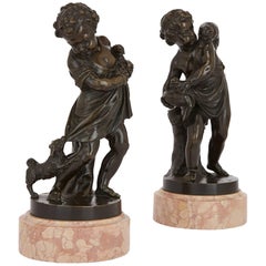 Paire de figurines anciennes de chérubins et d'animaux en bronze