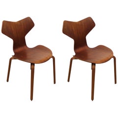 Arne Jacobsen for Fritz Hansen Model 3130 'Grand Prix' Bentwood Chairs in Teak