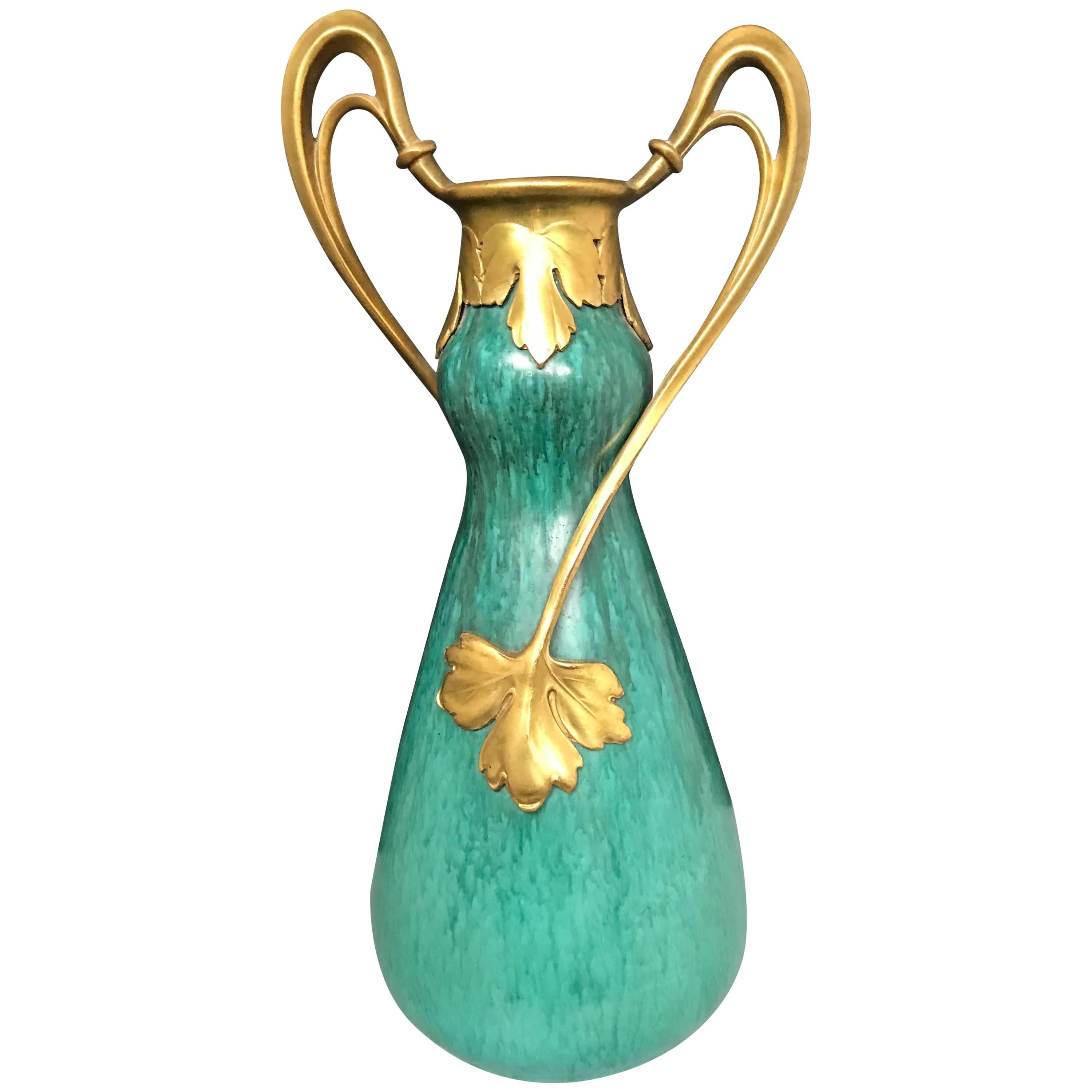 Auffällige Jugendstilvase aus Keramik und Bronze im Victor Horta-Stil mit montierter Vase im Angebot