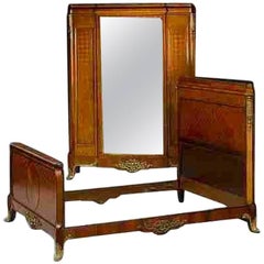 Armadio e letto antico in parquet con montatura in Ormolu
