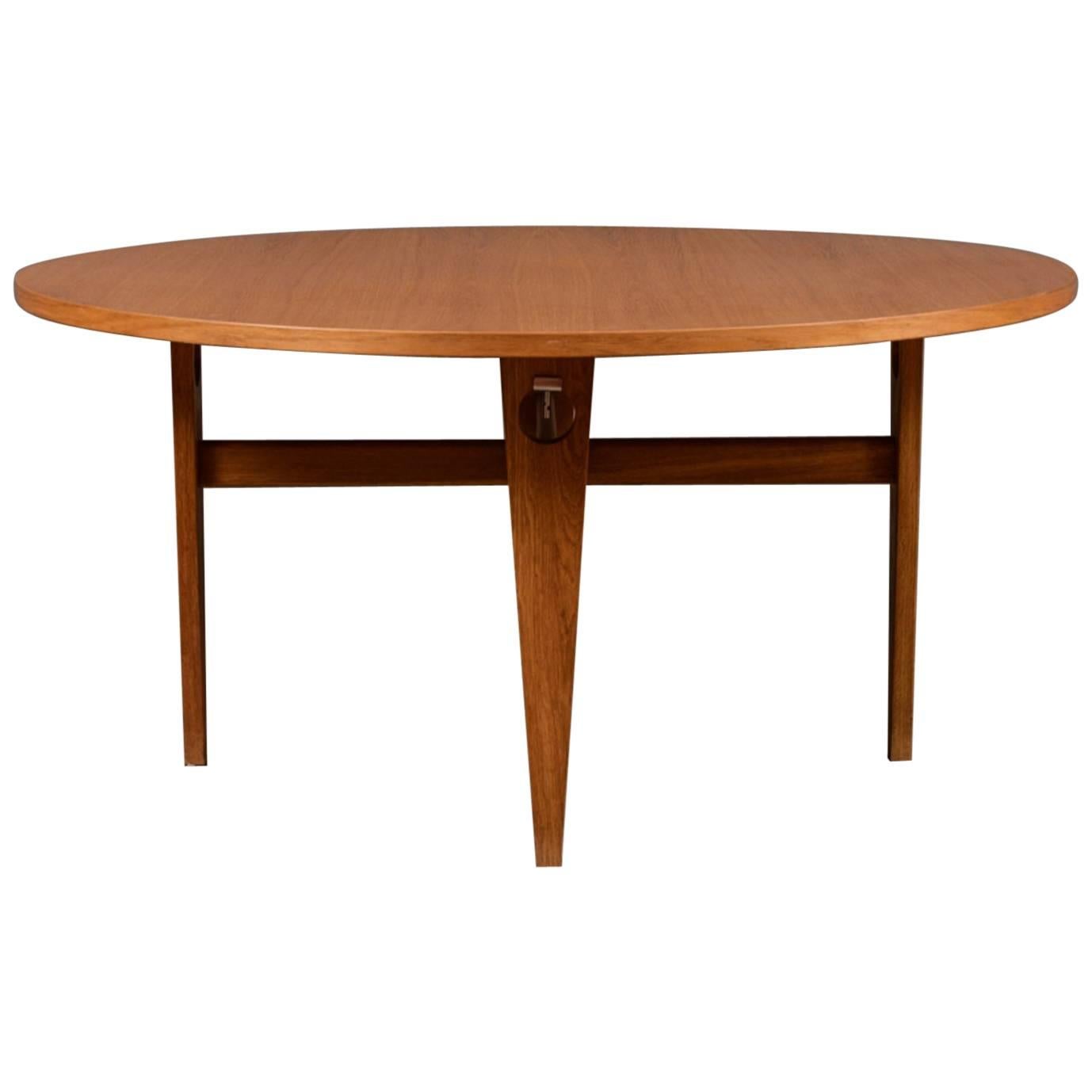 Round Oak Dining Table with Recessed "Keyhole" Tapered Legs by Hans J. Wegner For Sale