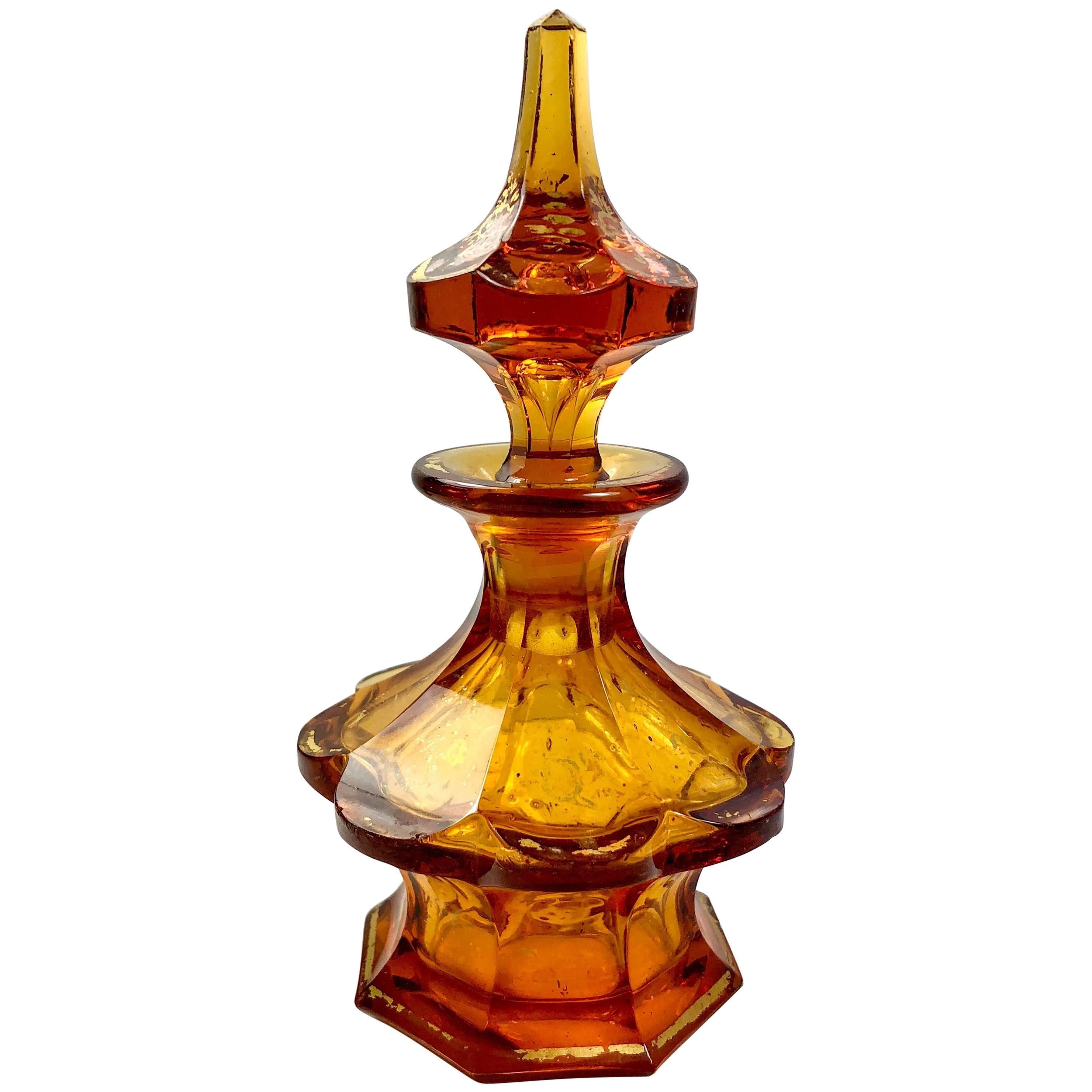 Antike Parfümflasche aus Bernsteinglas im österreichischen Schliff mit Blattgolddetails, um 1890