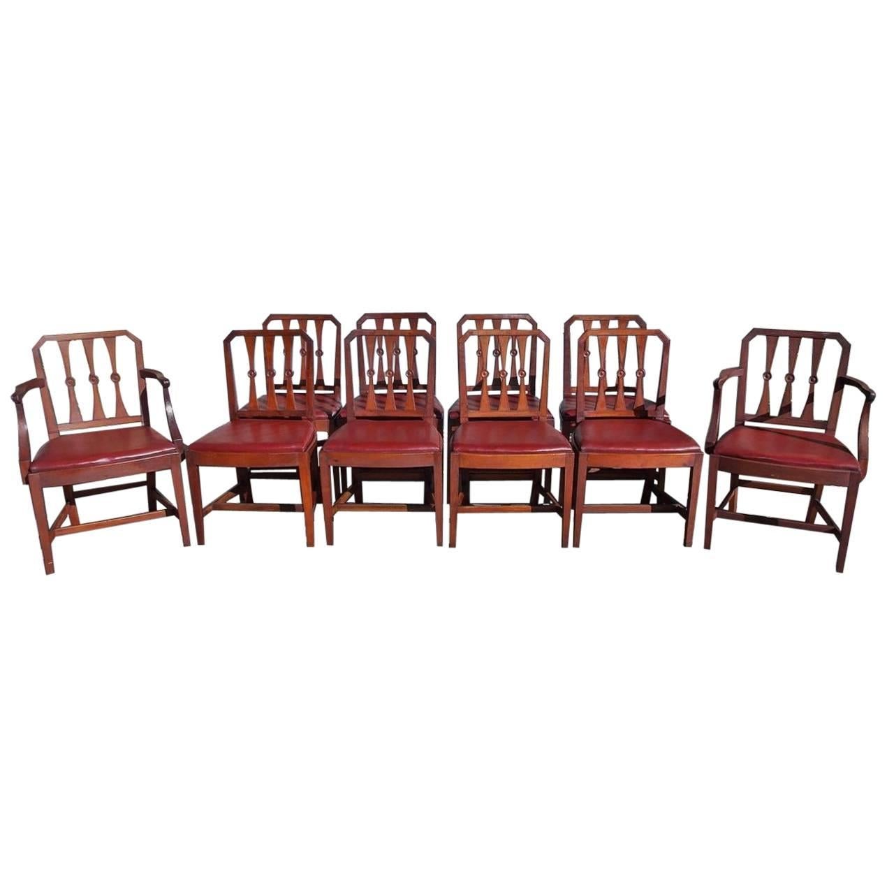 Ensemble de dix chaises de salle à manger en acajou de style Régence anglaise avec sièges en cuir, vers 1800