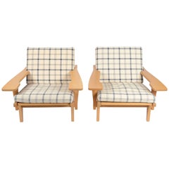 Hans J Wegner, a Pair of Easy Chairs Model GE-375, GETAMA, 1960s