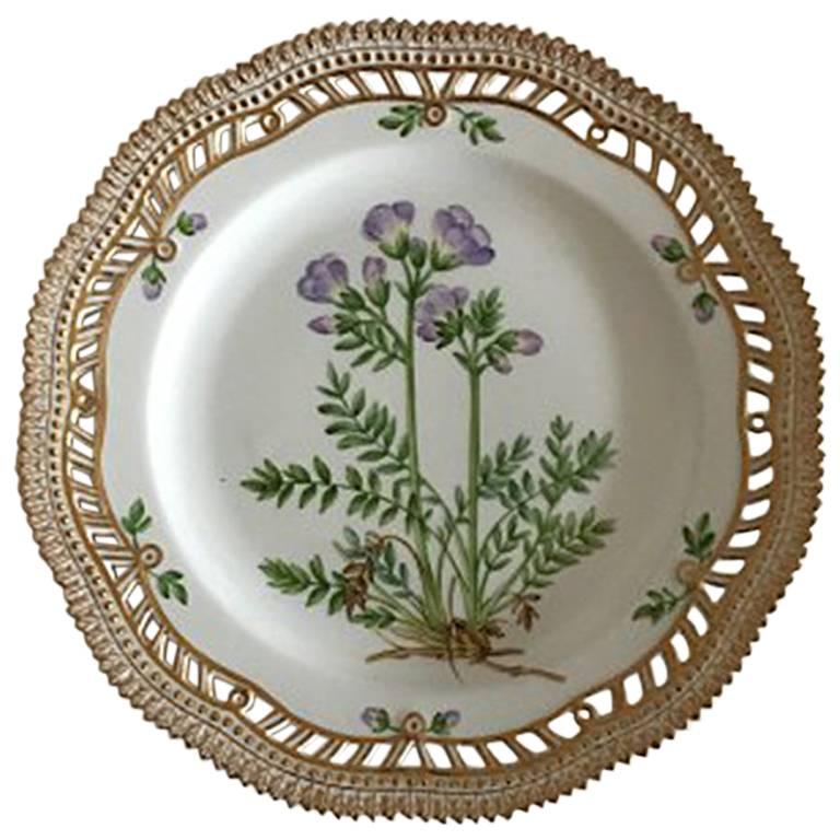 Royal Copenhagen Flora Danica Pierced Luncheon Plate #20/3554 For Sale