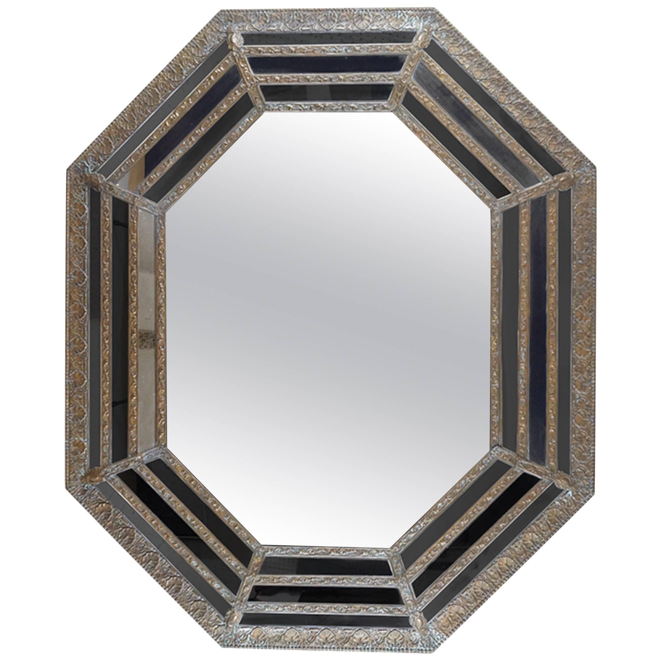Miroir octogonal du 19ème siècle avec cadre en métal repoussé, plaque de miroir d'origine