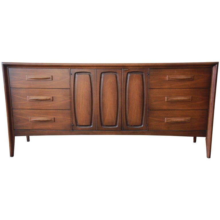 Broyhill Dressers 18 For Sale At 1stdibs