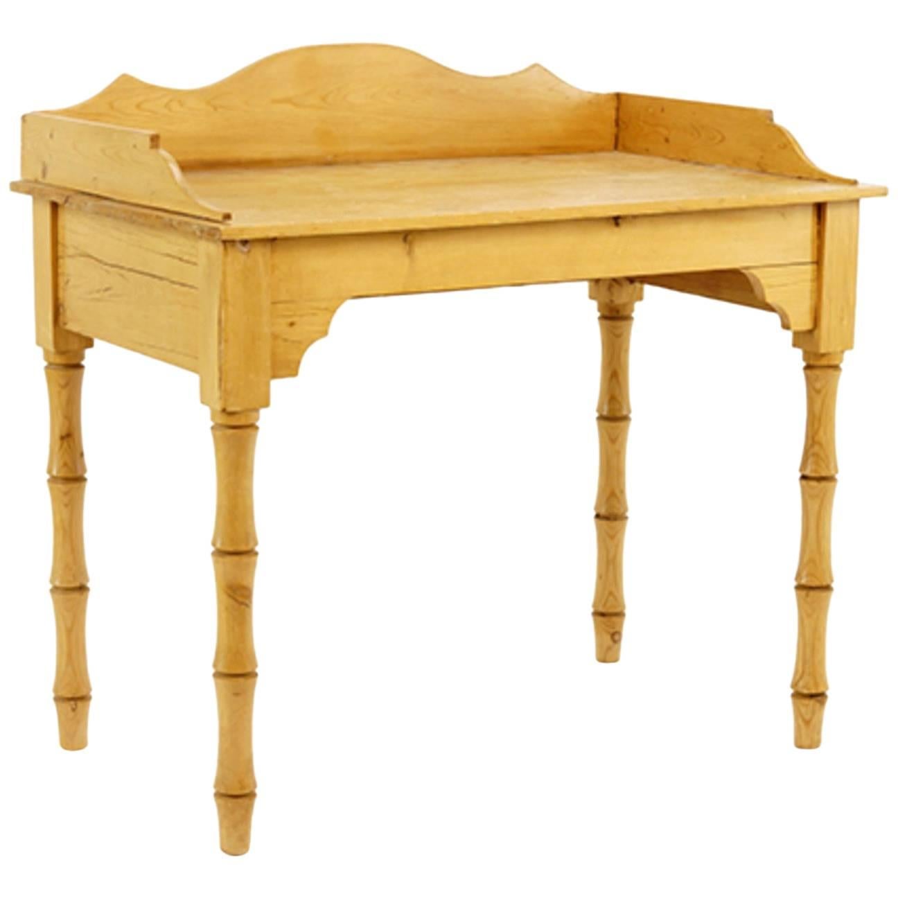 English Pine Console Or Side Table with Decorative Faux Bamboo Leg's. Great Size For Sale