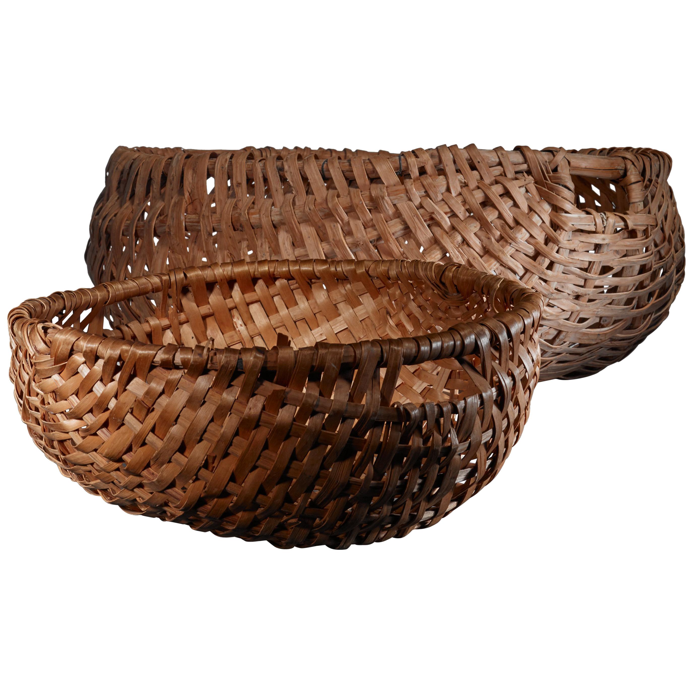 Scandinavian folk art with floral decoration Splint woven beechwood baskets with handle Handmade vintage blueberry basket from Sweden