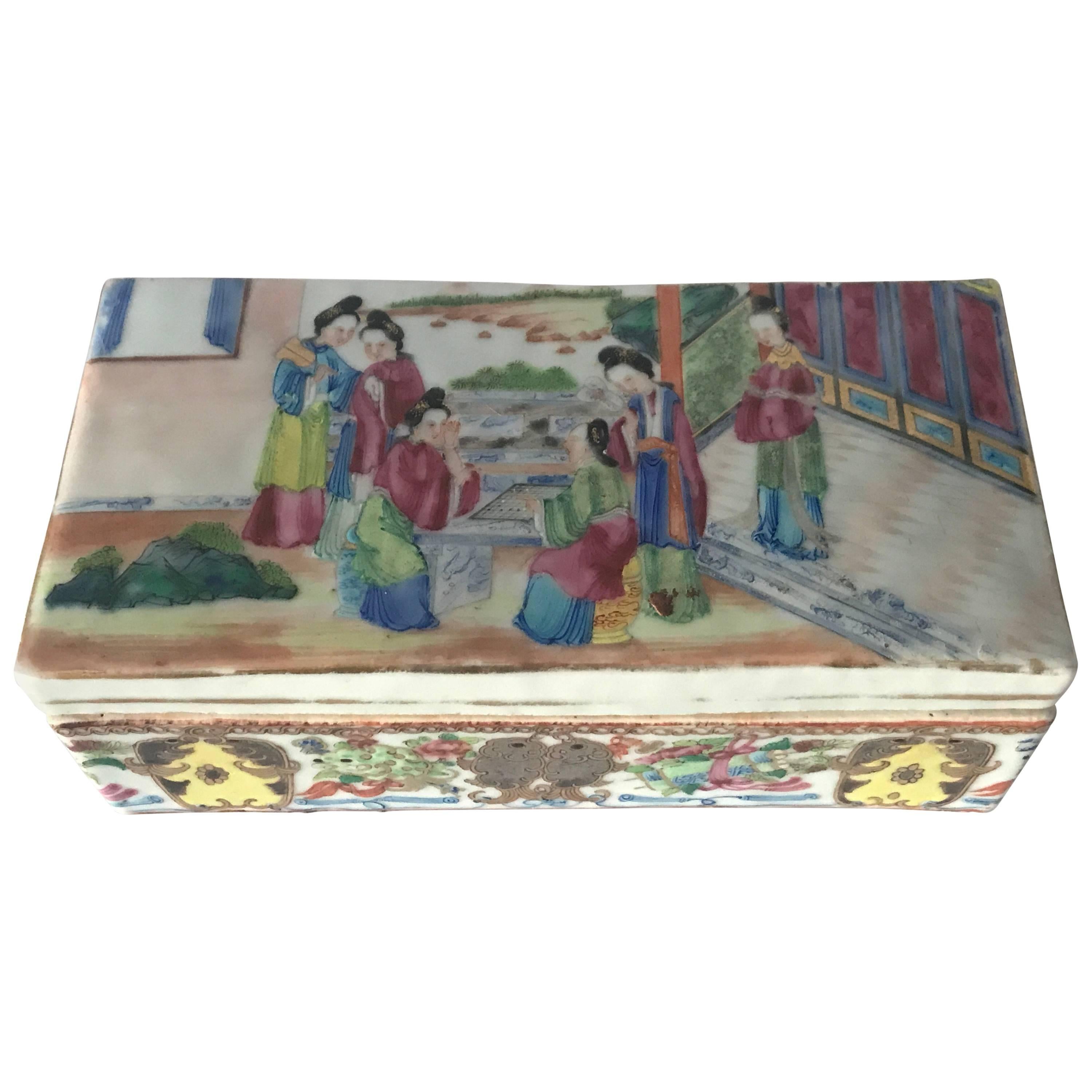Chinese Daoguang Reign Famille Rose Box with Cover   