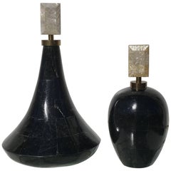 Deux flacons de parfum décoratifs en pierre tessellée