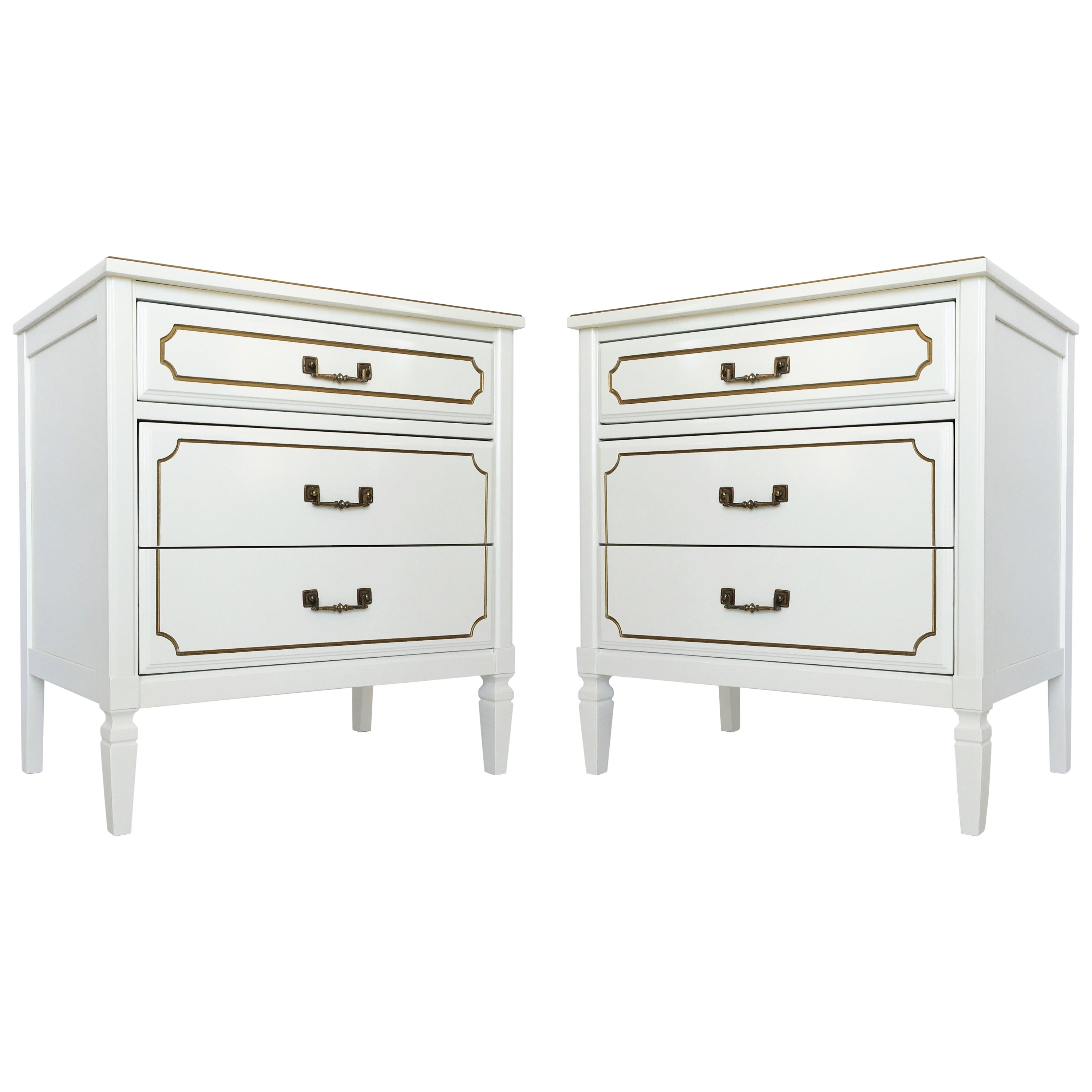 Pair Of American Of Martinsville Black And Gold Lacquered Nightstands Pair Of American Of Martinsville Black And Gold Lacquered Nightstands
