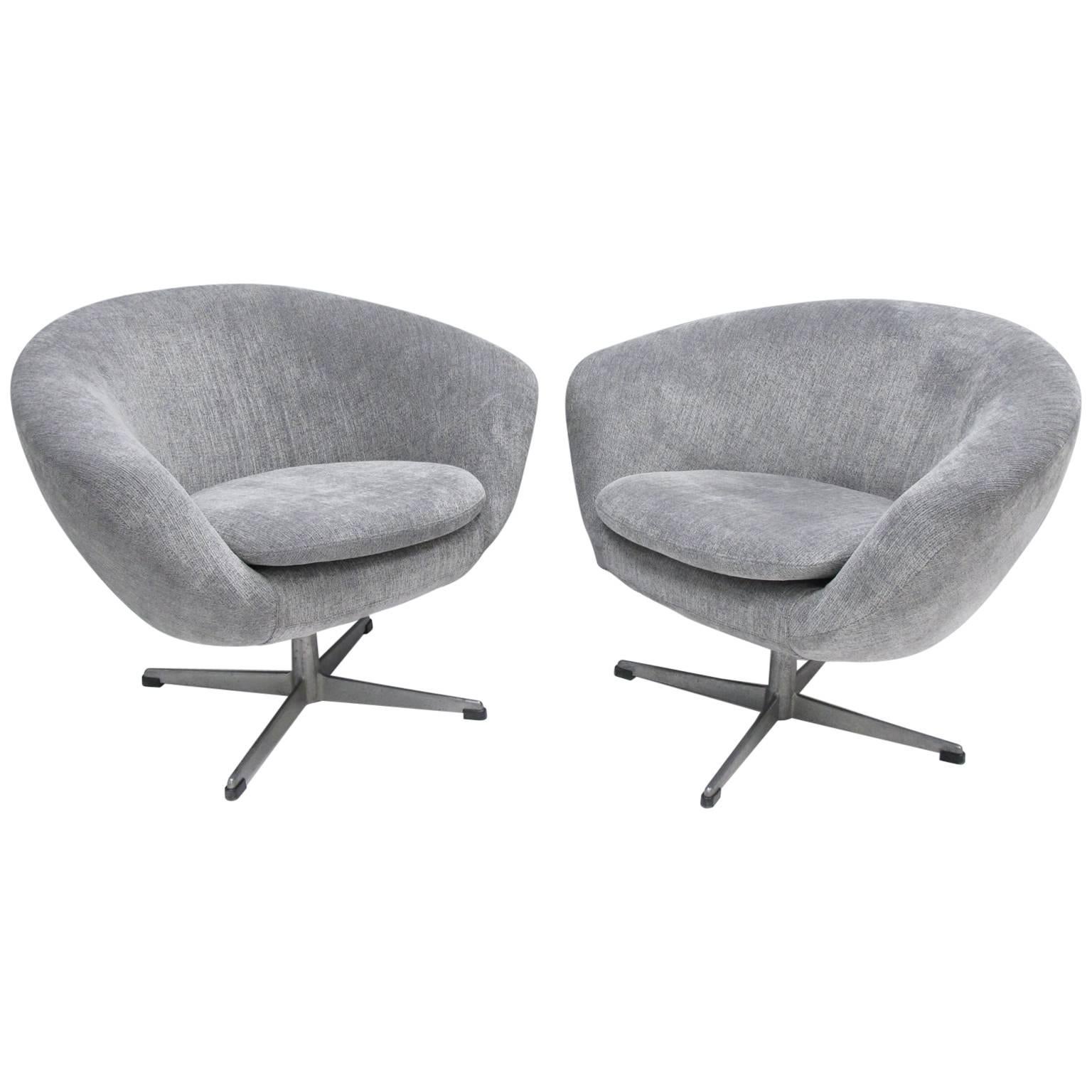 Pair of Mid-Century Modern Overman Sweden Pod Swivel Lounge Chairs Armchairs