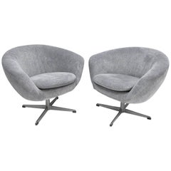 Retro Pair of Mid-Century Modern Overman Sweden Pod Swivel Lounge Chairs Armchairs