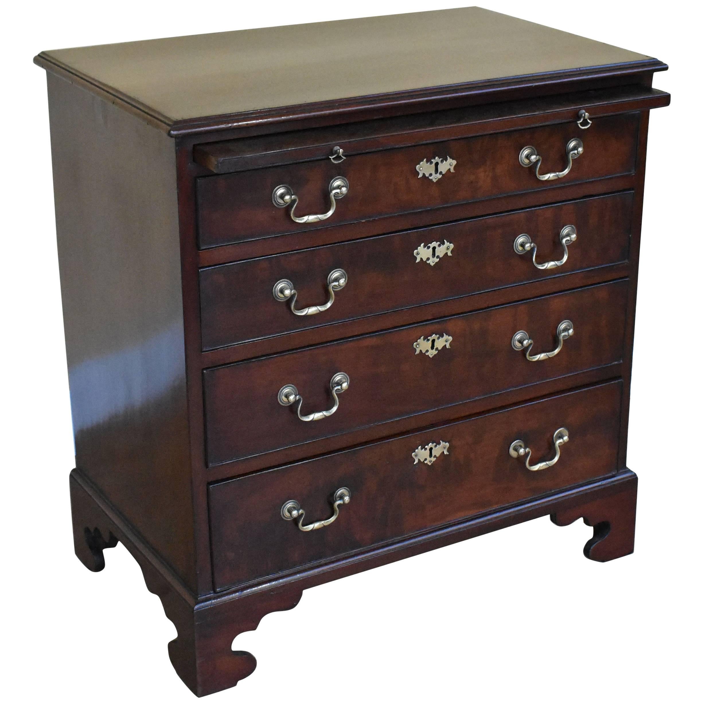 18th Century George III Mahogany Chest of Drawers of Small Proportions