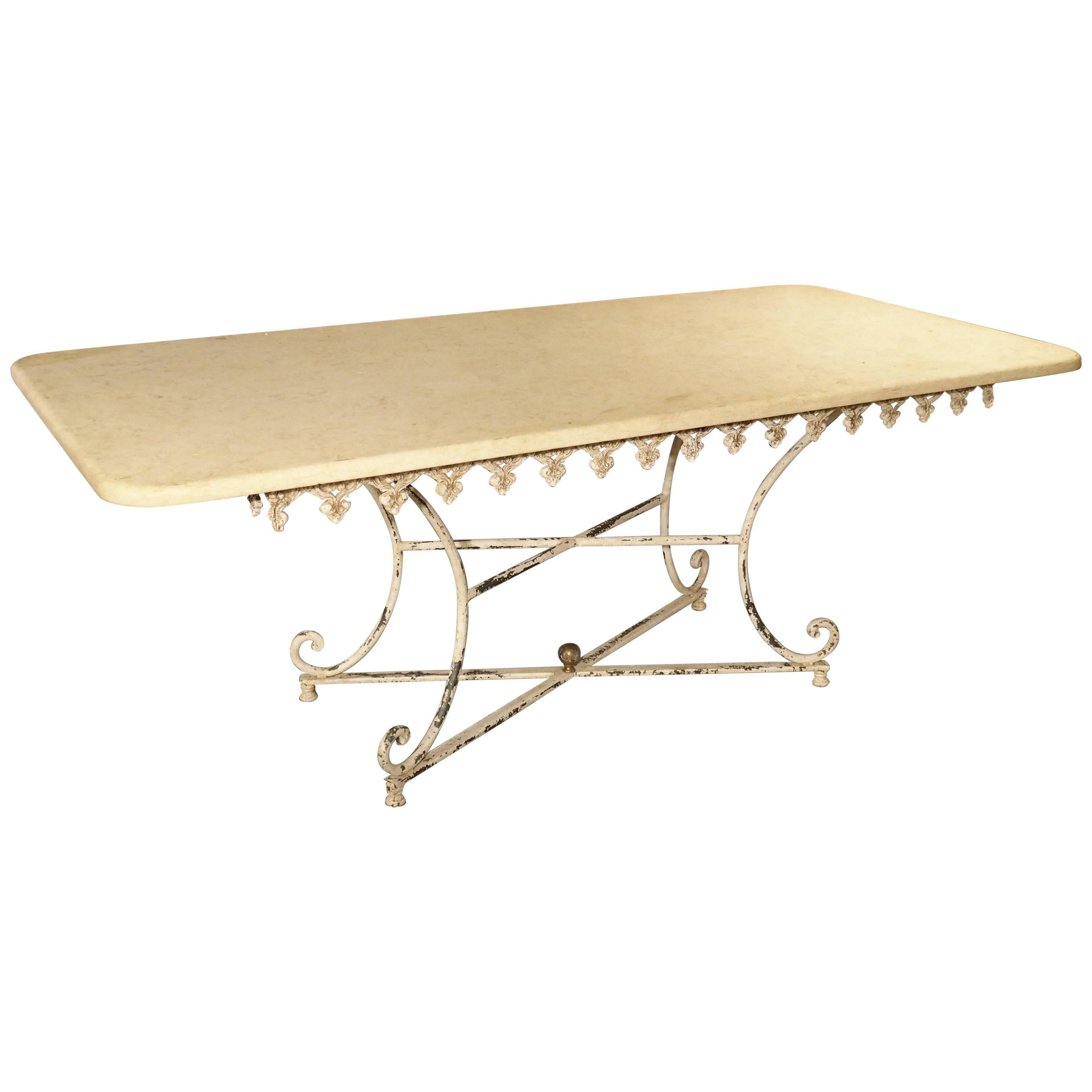 Grande table de boucherie française ancienne en fer et marbre, datant d'environ 1915