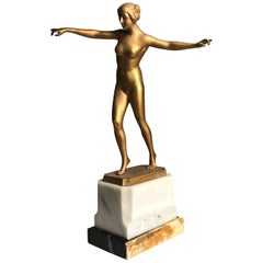 Sculpture d'un nu féminin en bronze doré du début du XXe siècle par Schmidt Hofer