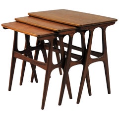 Ensemble de tables gigognes danoises en teck des années 1960