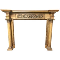Antico caminetto neoclassico in stile georgiano in pino e legno di tiglio