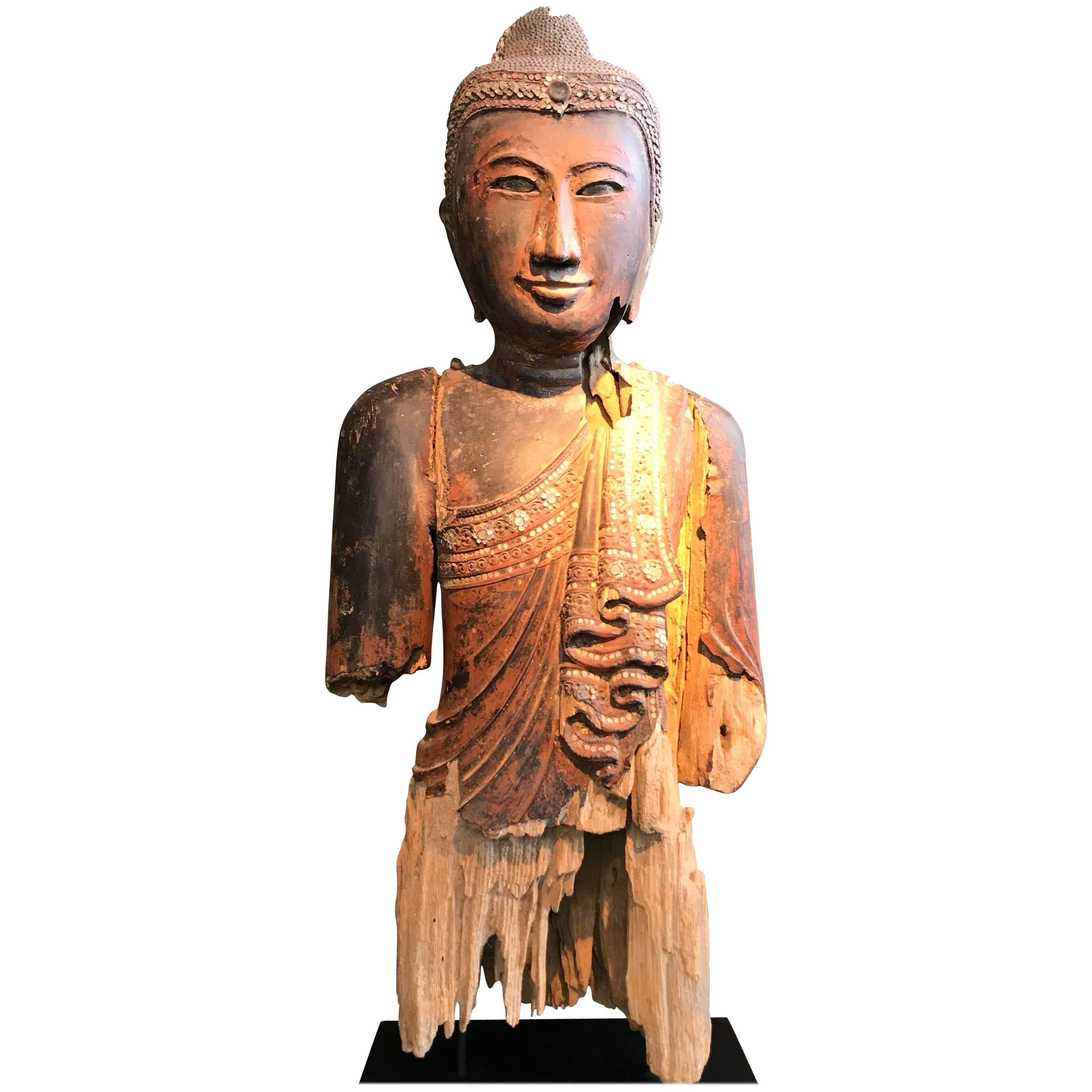 Thailändische Buddha-Kopf-Skulptur aus Holz, 19. Jahrhundert im Angebot