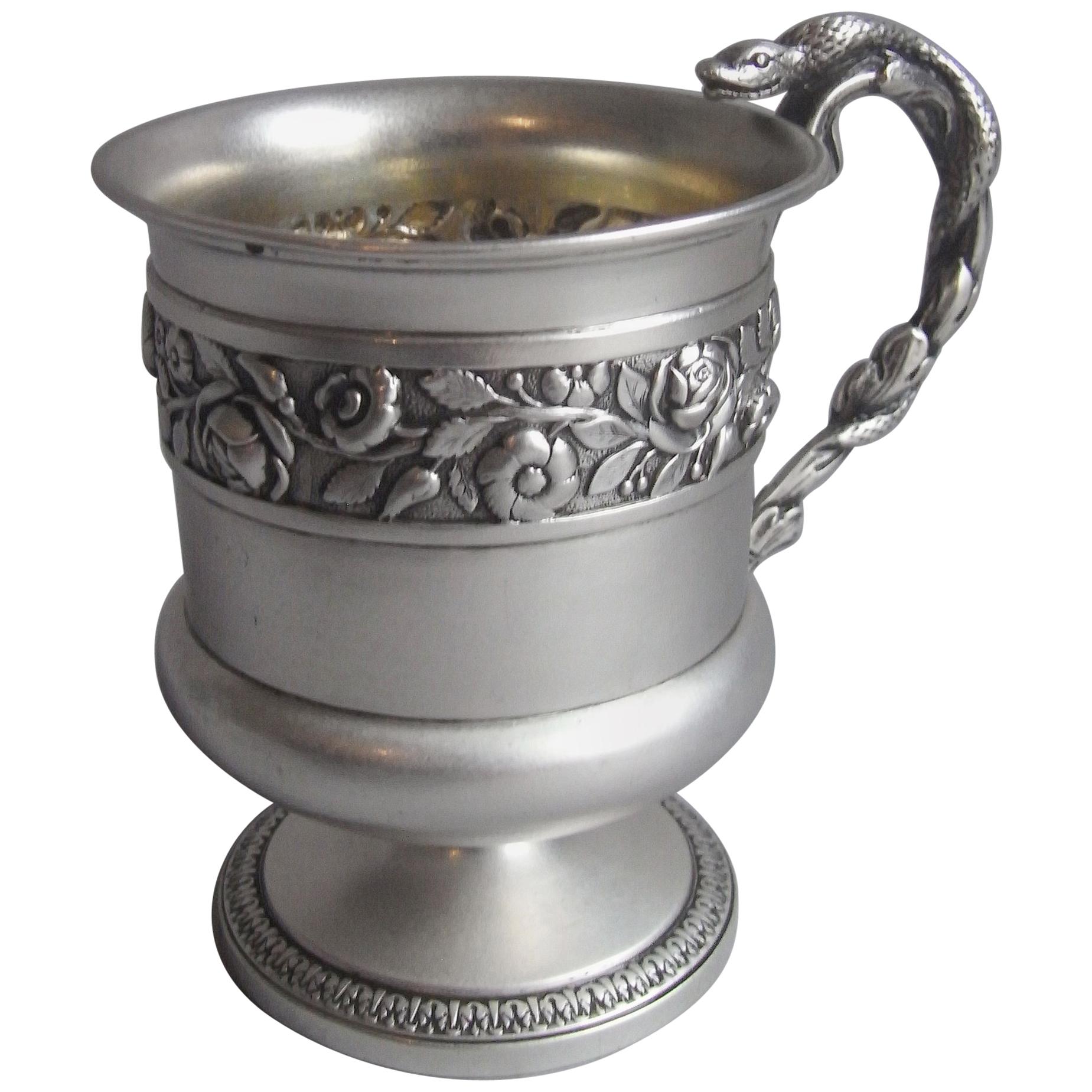 Très belle et inhabituelle tasse George IV fabriquée à Londres en 1821 par Emes & Barnard