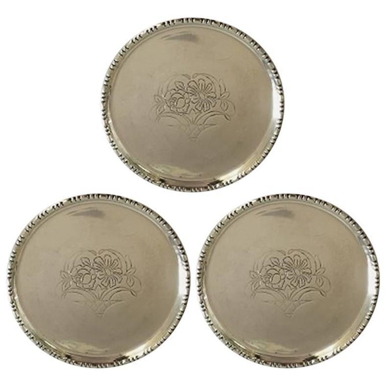 Set of Three Glass Coasters in Silver For Sale at 1stDibs