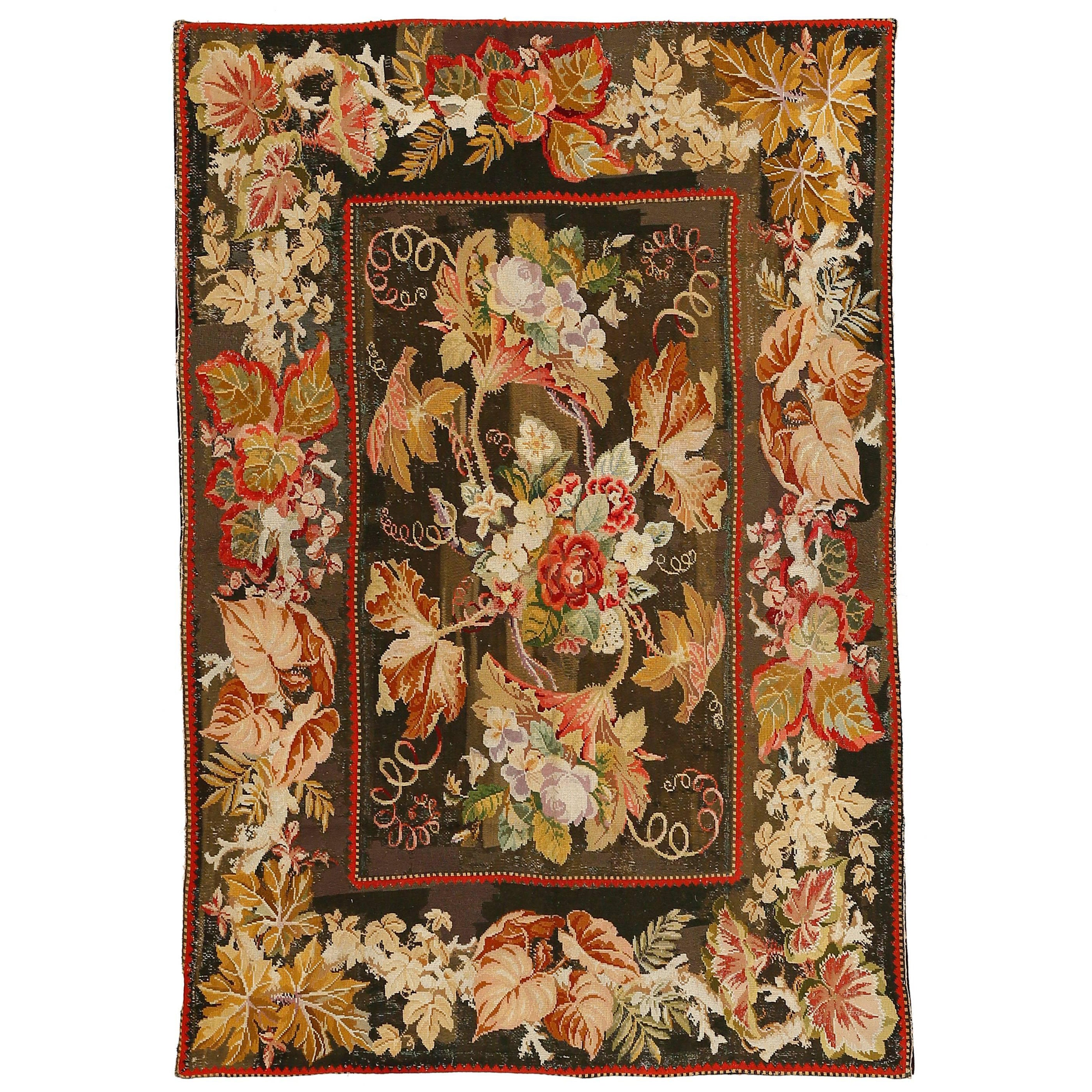 Alfombra de aguja inglesa antigua verde bosque de principios de la época victoriana en venta