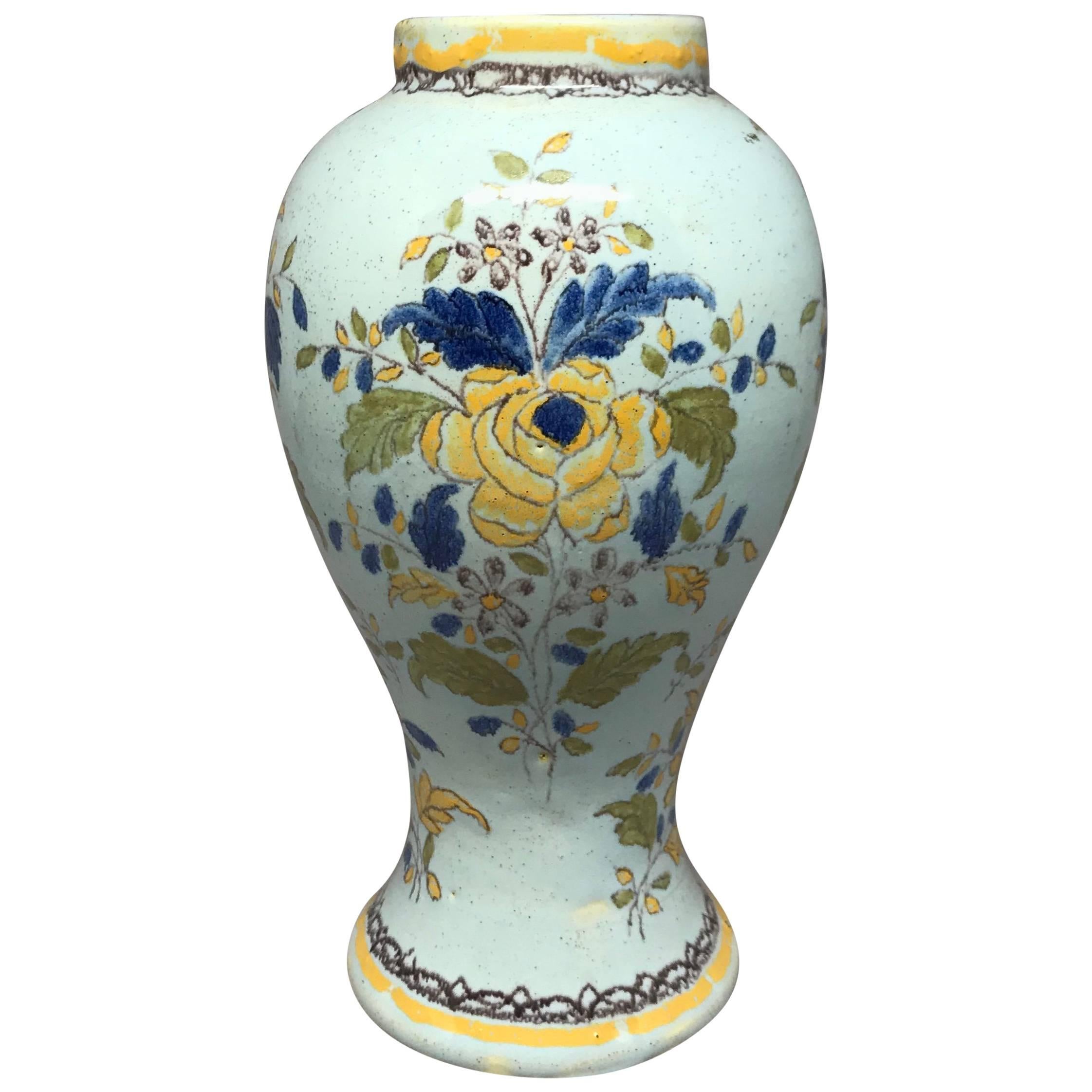 Vase français en faïence bleu et jaune