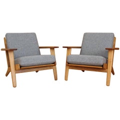 Pair of Hans Wegner Oak Lounge Chairs Model GE-290 GETAMA, Denmark