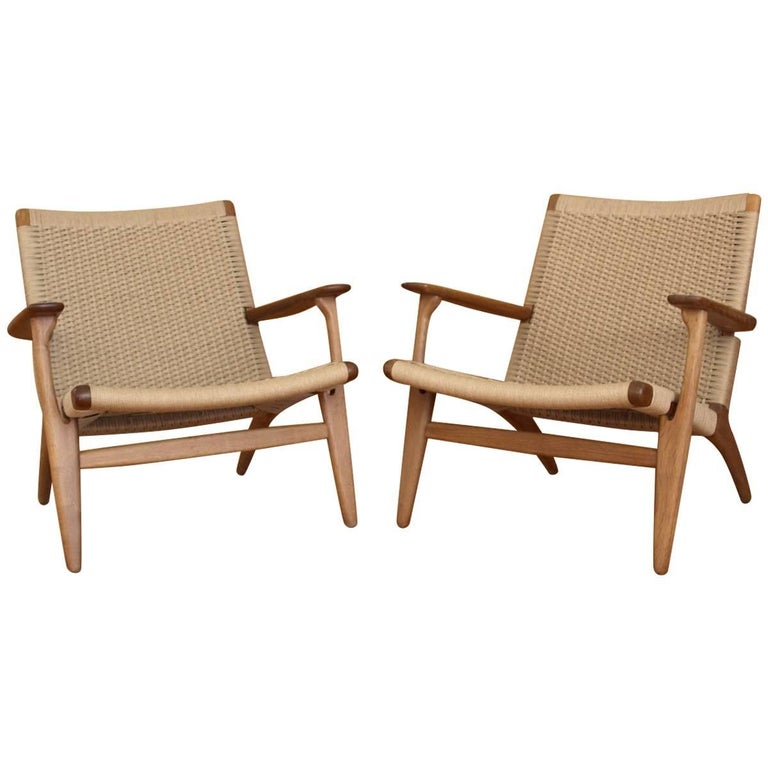 Pair of Hans Wegner Oak Lounge Chairs Model CH25 Carl Hansen and Son, Denmark For Sale